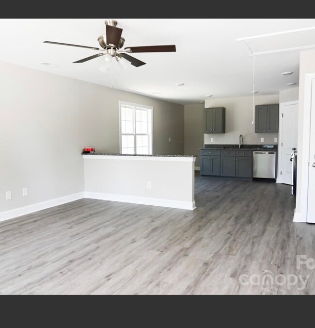 Photo - 385 Harrel St