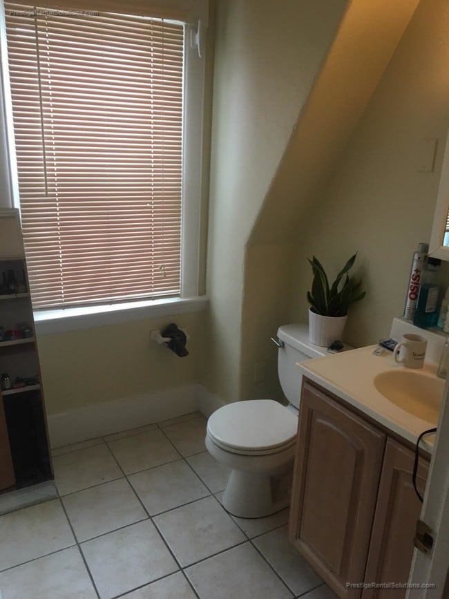 Building Photo - 19 Braemore Rd Unit 3