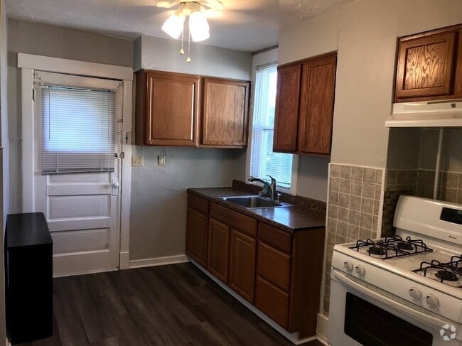 Building Photo - 7903 Lloyd Ave Unit 7903 Lloyd Ave - #1 Rental