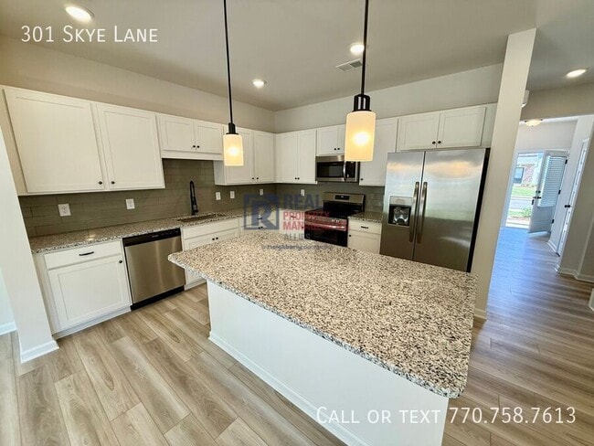 Photo - 301 Skye Ln
