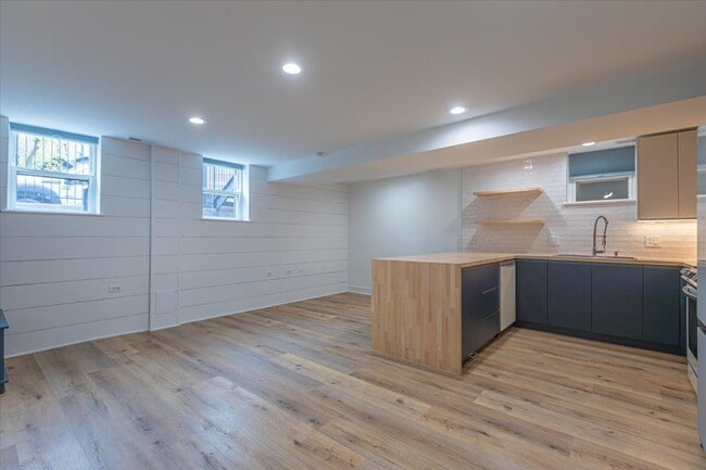 Photo - 1732 W Beach Ave