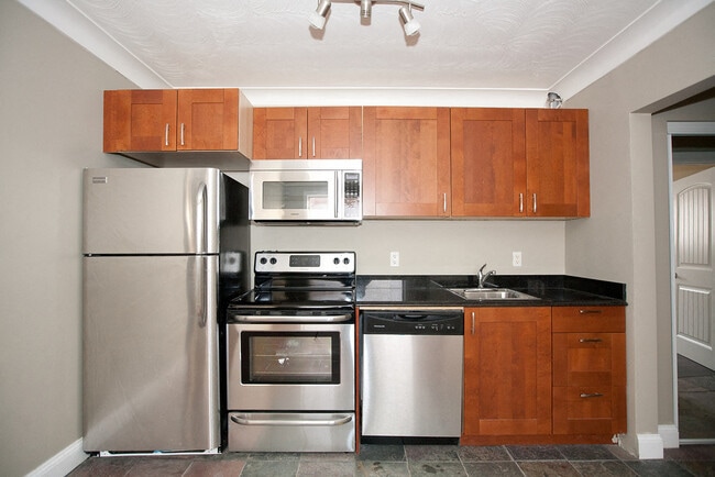 Building Photo - 18 Elm Street