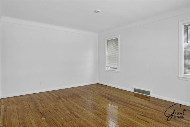 Photo - $1300 3 bedrooms