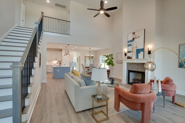 100 Grace Rdg Wy