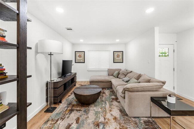 1211 Sahara Ave