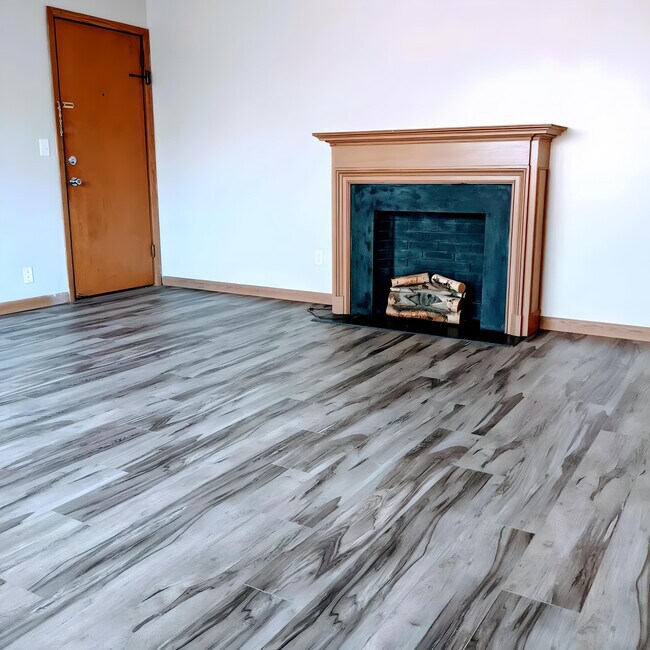 Photo - Trailway Apartments