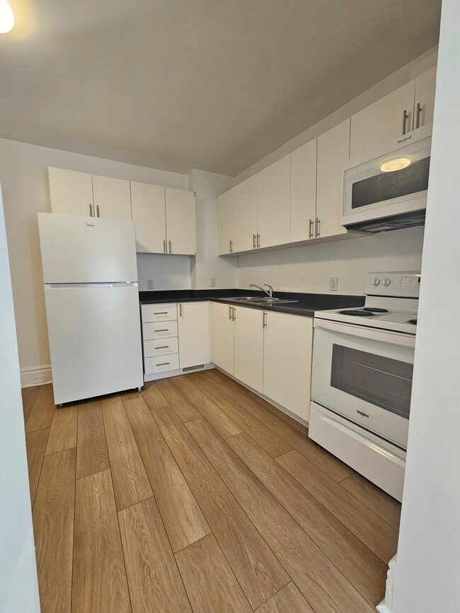 Photo - 1309 Gerrard St E Unit 2