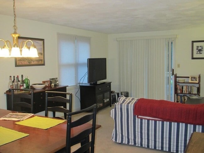 Photo - 299 River St