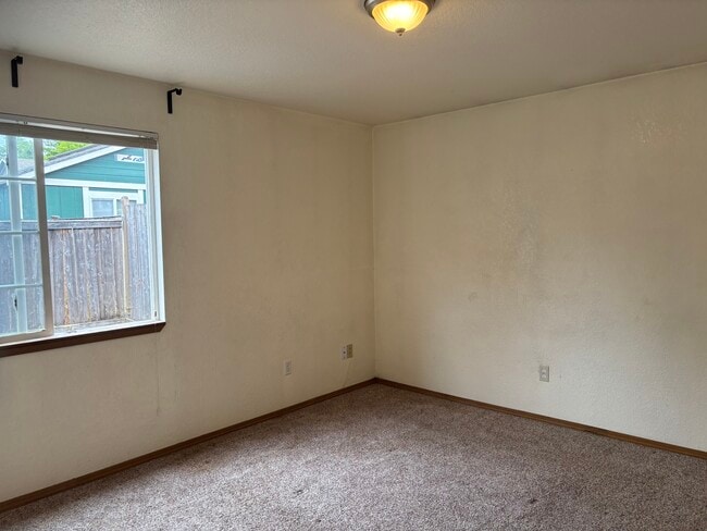 Photo - 702 Salzburg Ln SE