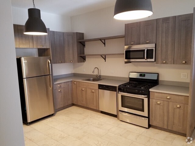 Building Photo - 1741 W Chicago Ave Unit 1R Rental