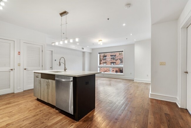 Photo - 635 6th St Unidad 2C