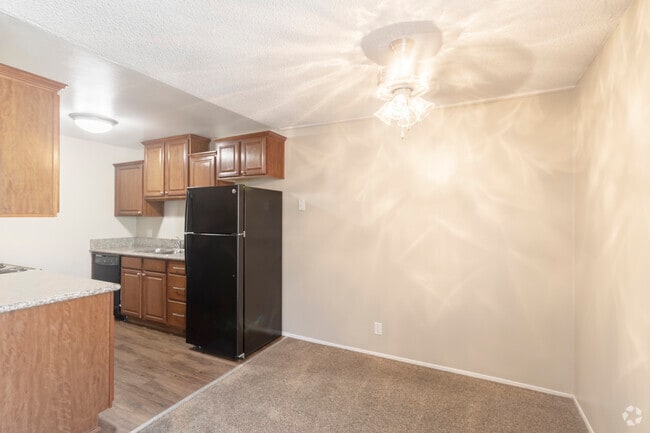 2 BR, 1 BA - 857 SF