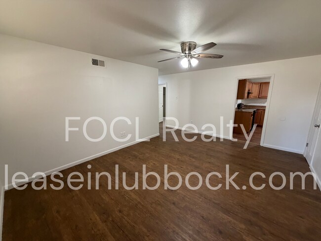 Photo - 2823 61st St