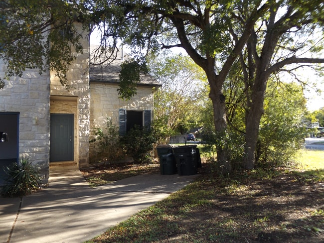 Photo - 2909 Whisper Oaks Ln Townhome