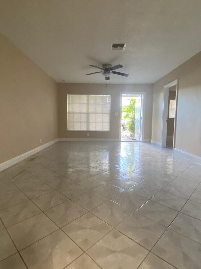 Photo - 182-184 SE 10th St