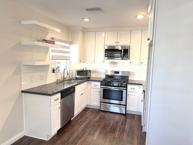 Building Photo - 10202 Jardine Ave