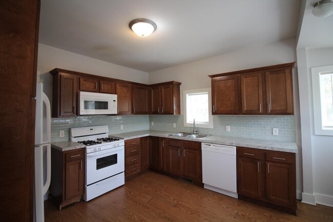 Photo - 858 Dayton St SW