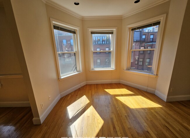 Photo - 180 Marlborough St Unit 4