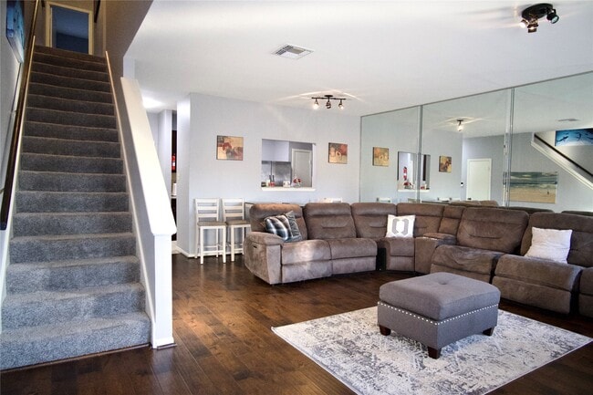 Photo - 3042 Holly Hall St