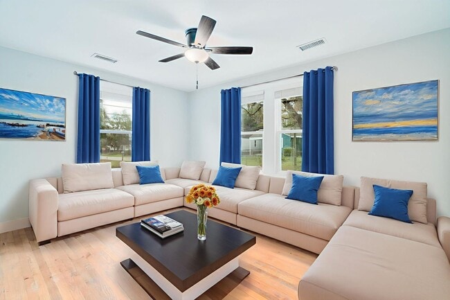 Building Photo - Stylish Lowcountry Comfort Near the Heart ...