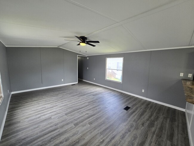Photo - 700 W Ridgeway Ave
