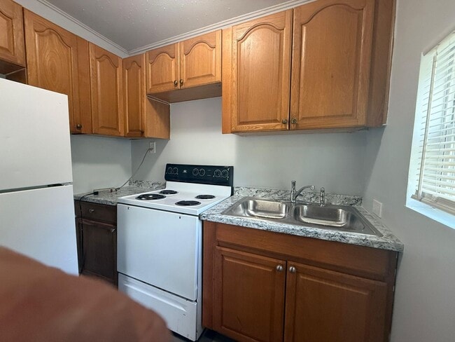 Building Photo - 376 King St Unit B