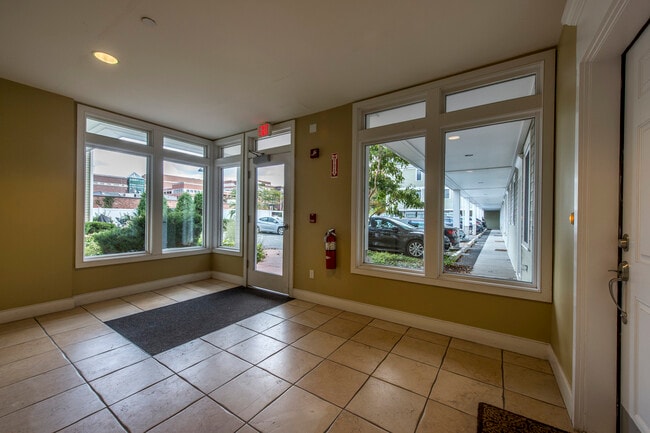 Building Photo - 121 2nd St Rental