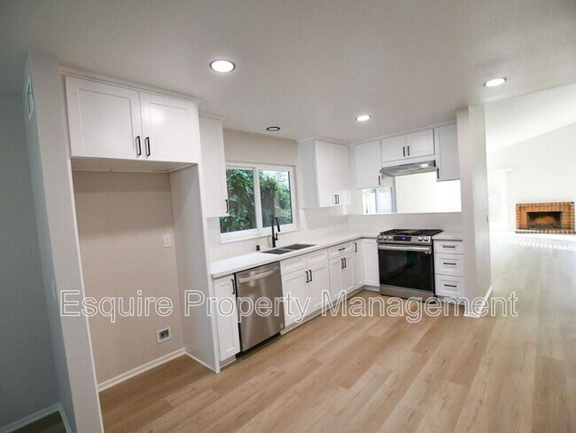 6129 Calle Arena