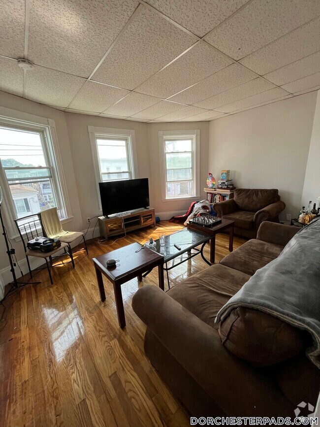 Building Photo - 26-28 Harbor View St. Rental