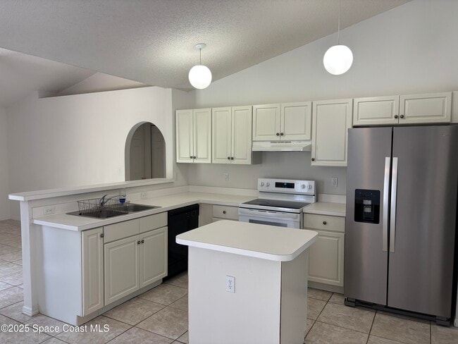 Photo - 117 Hillock Ave NW