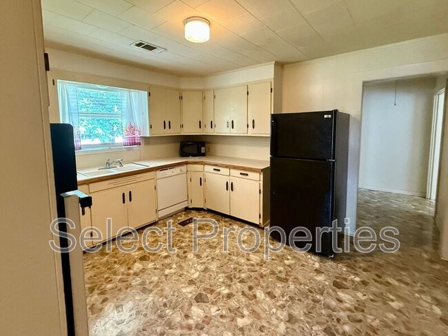 Photo - 123 Melrose St