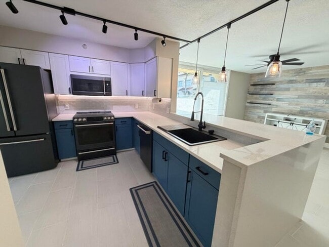 Photo - 117 Yacht Club Way