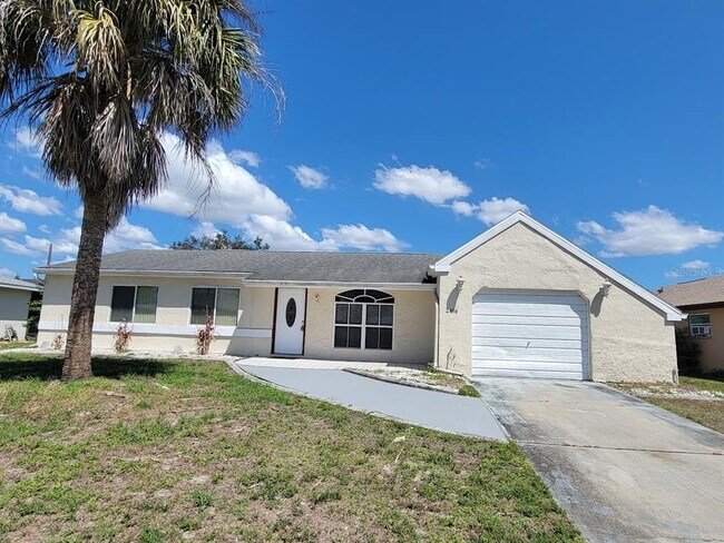 Building Photo - 2466 Lakeshore Cir