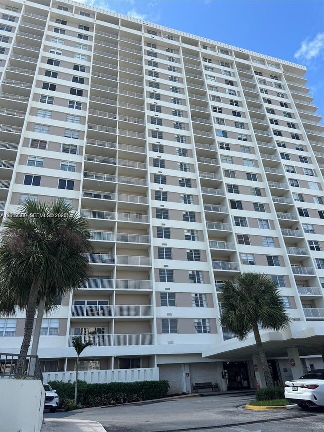 Building Photo - 300 Bayview Dr Unit 1903