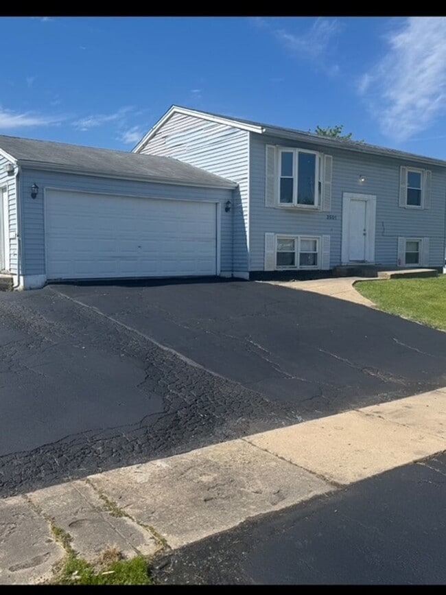 Building Photo - Don't wait --must see! 4Bd, 2Ba