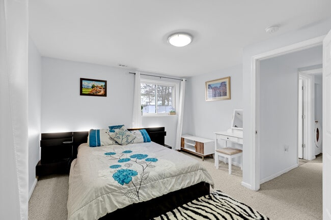 Building Photo - 7109 Layton Dr Unit 1