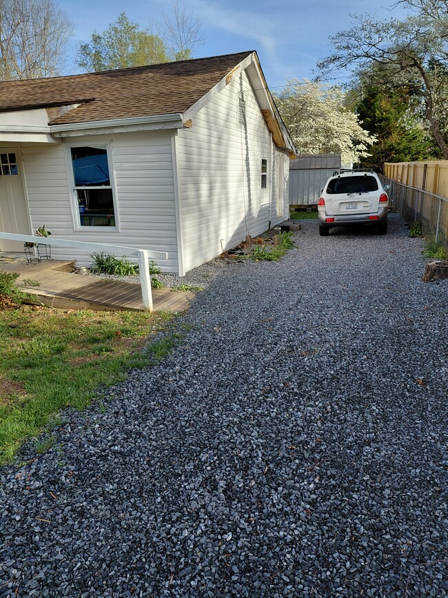 Photo - 102 Rock Church St