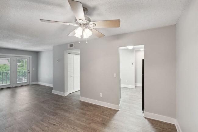 Photo - Nottingham Apartments