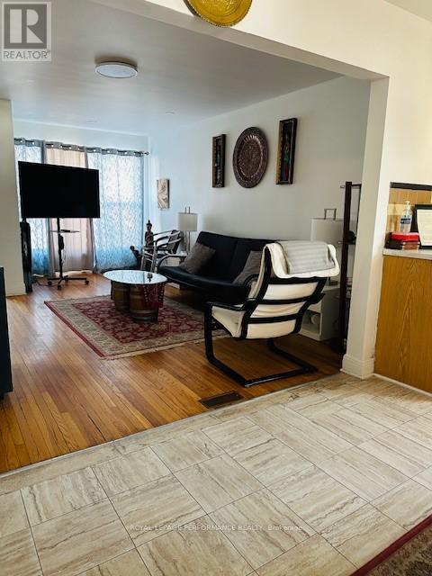 Photo - 611 St Felix St