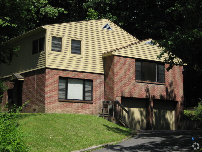 Building Photo - 719 Triphammer Rd Unit 719 Triphammer Rd C Rental