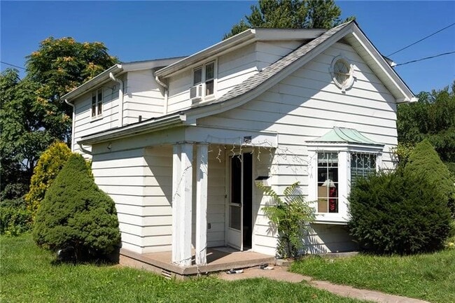 915 Perry Hwy