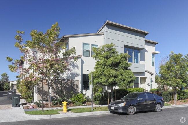 Building View - Azure at Esencia