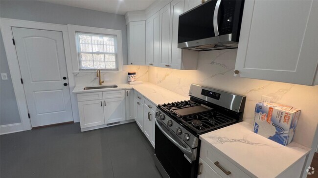 Building Photo - 224 Columbus Ave Rental