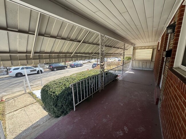 Photo - Beautiful Ranch House in Morningside!