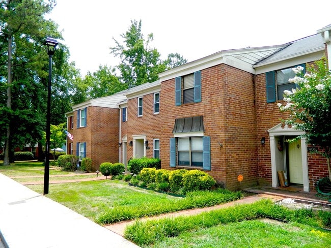 Photo - 407 Folkstone Cir