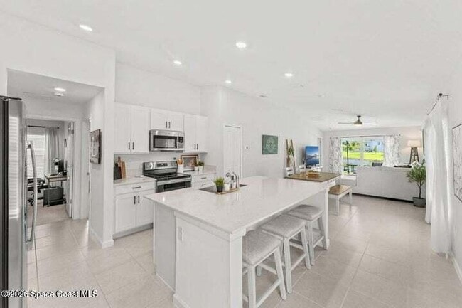 Photo - 661 Papillon St SW