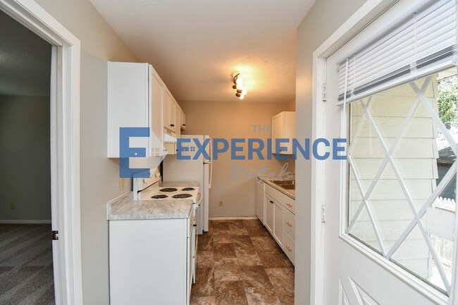 Photo - 1115 N Duluth Ave Unit 1
