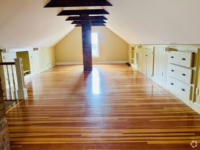 Building Photo - 984 Chestnut St Unit 2 Rental