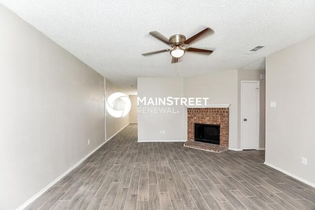 Photo - 3 Bedroom Pet-Friendly Home in Balch Springs, TX with Main Street Renewal