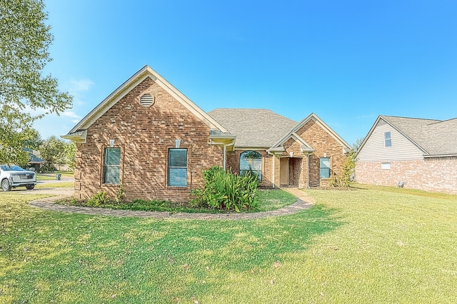 Building Photo - 135 Clear Springs Dr Rental